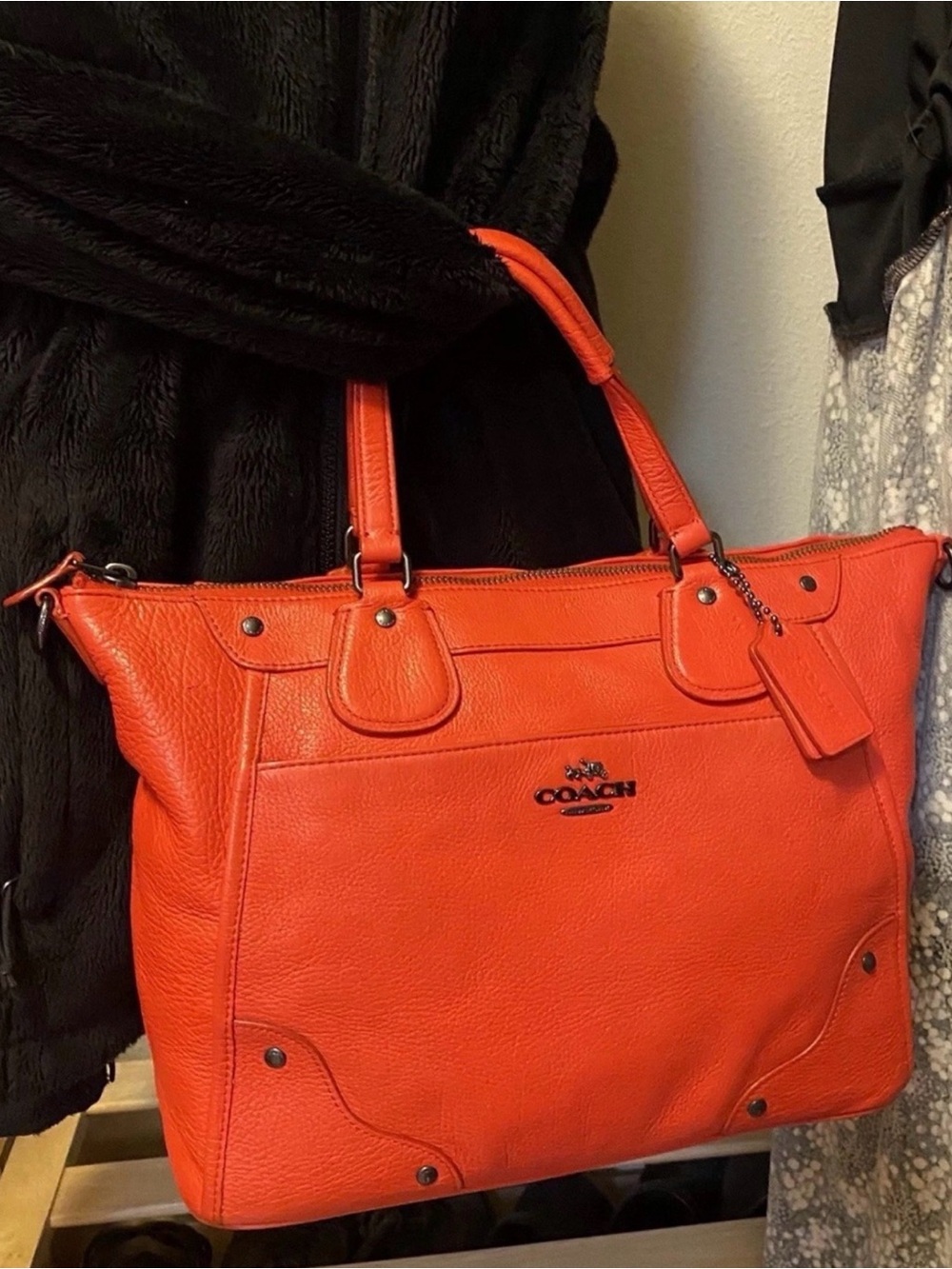 Coach F34040 cardinal Leather medium satchel/shoulder crossbody w/srap /dust bag